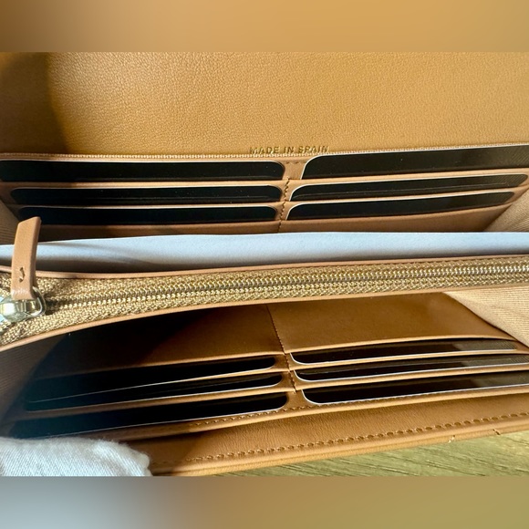 RARE CHANEL New Microchipped Chanel 19 wallet Caramel - Picture 5 of 6